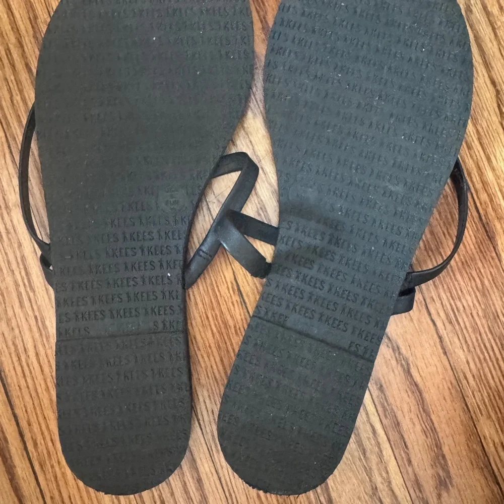 TKEES Elegant Black Sandals - Picture 3 of 7